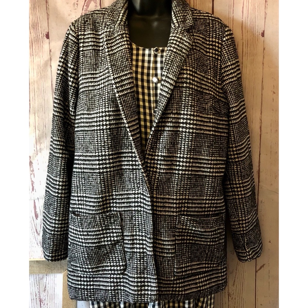 Vintage! “Ambiance” Black & White Houndstooth Blazer Size M
